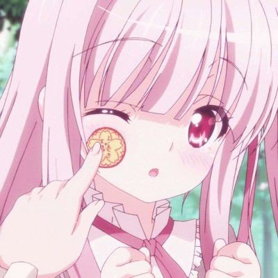 女演员表演时裙子被火焰引燃